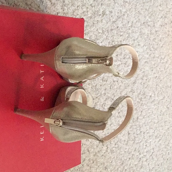 Gold and rhinestones sandals - Picture 2 of 3